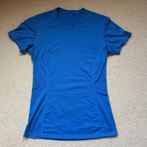 Arcteryx Antimicrobial Workout Shirt size Small Blue